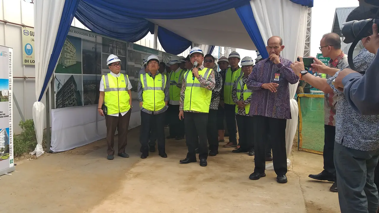 Wapres Jusuf Kalla di Universitas Islam Internasional Indonesia di Depok, Jawa Barat.