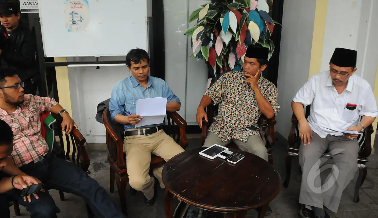 Suasana diskusi menuntut Komisi Pemilihan Umum (KPU) ungkap sedot data pemilu 2014 dan menolak kenaikan dana kehormatan KPU, Jakarta, Senin (13/4/2015). (Liputan6.com/Herman Zakharia)