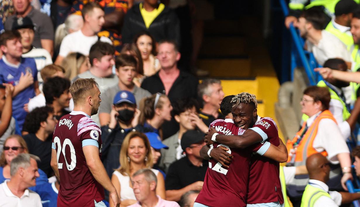 West Ham mencetak gol lagi melalui Maxwel Cornett pada menit ke-89. Namun gol tersebut dianulir wasit pada menit ke-90 setelah menyaksikan tayangan VAR karena dianggap sudah terjadi pelanggaran. (AFP/Adrian Dennis)