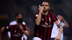 Perpindahan pemain dari satu klub ke klub lainnya sudah lumrah terjadi setiap bursa transfer pemain baik di awal musim maupun di tengah musim. Sering pula terjadi seorang pemain dilepas ke sesama klub dalam sebuah liga domestik yang notabene merupakan rival klub bersangkutan. Seperti yang dilakukan Juventus terhadap 5 pemain berikut yang dilepas ke sesama klub di Liga Italia dengan nilai transfer yang lumayan mahal. (AFP/Marco Bertorello)