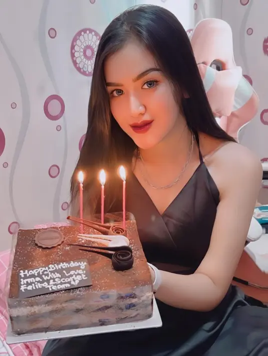 Kiki The Potters dan  Irma Barbie melangsungkan lamaran pasca 2 bulan berkenalan, dan menikah selang 7 bulan setelah tunangan. (FOTO: instagram.com/irmabarbie__/)