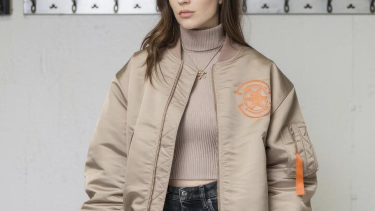 6 Ide Mix and Match Bomber Jacket Kekinian Biar OOTD Makin Stand Out