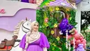 Melihat Tasyi bak princess totalitas dengan dress dan gaya hijabnya. Dress ungu yang dramatis ini disesuaikan dengan gaya Tasyi mengenakan hijabnya yang seperti rambut dikepang. Foto: Instagram.