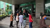 Penyidik Satreskrim Polres Metro Jakarta Selatan bersama Tim Labfor Mabes Polri akan melakukan olah Tempat Kejadian Perkara (TKP) di Gedung Cyber 1,