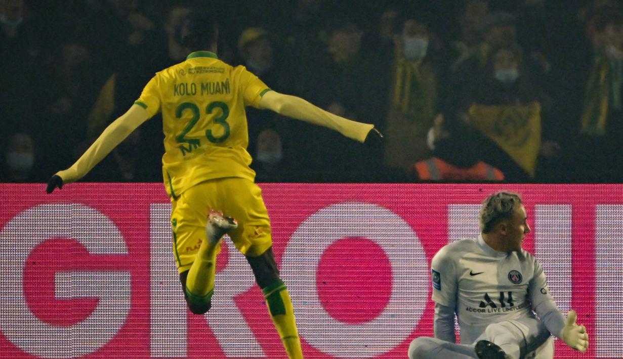 Tuan rumah Nantes mampu unggul cepat di menit ke-4. Gol dicetak Randal Kolo Muani melalui sepakan first time usai menerima umpan datar Moses Simon. (AFP/Loic Venance)