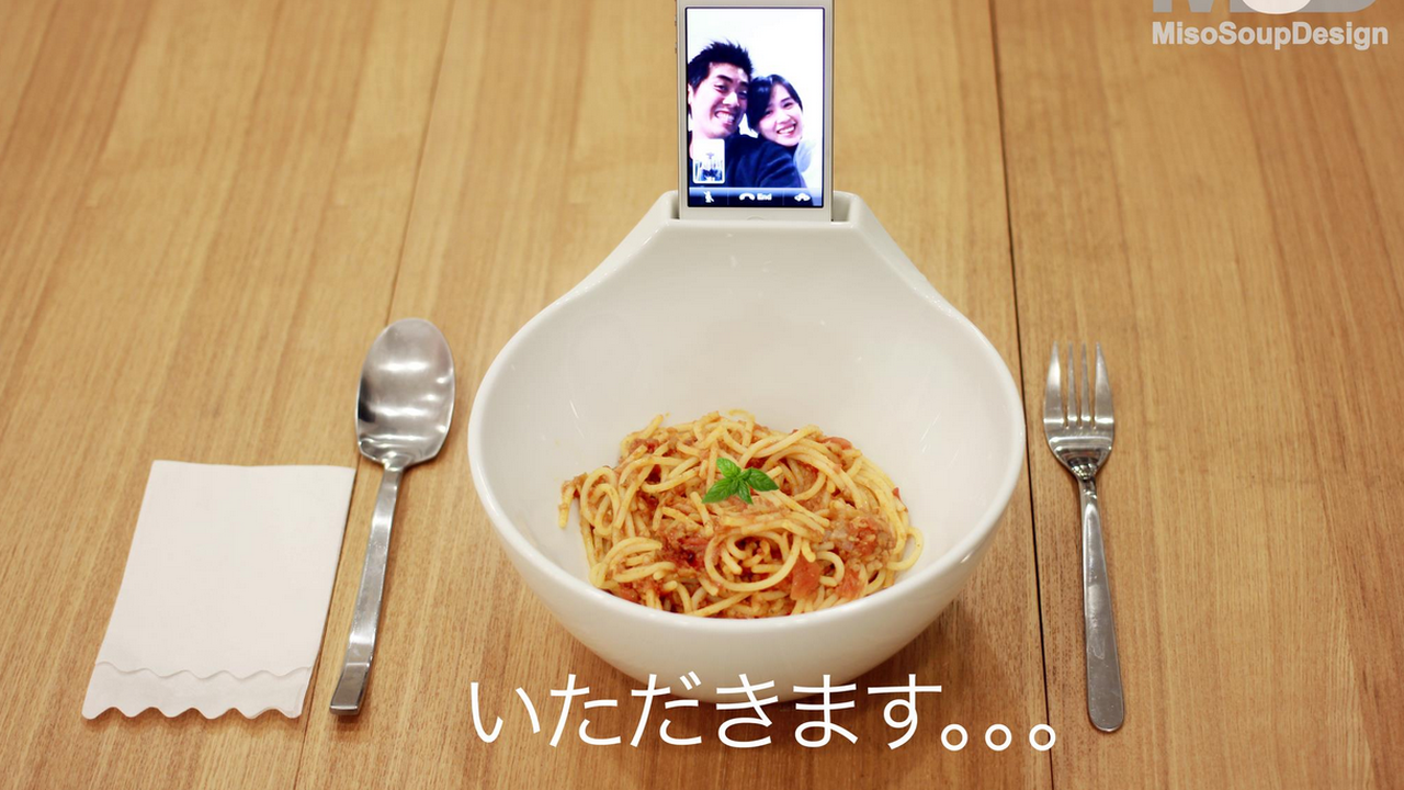 Makan Sendirian? Jangan Kuatir, Kini Ada Mangkuk Anti Kesepian