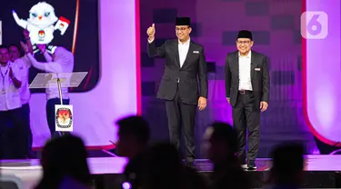 Pasangan Capres-Cawapres nomor urut satu, dua, dan tiga menyapa tamu undangan sebelum debat Cawapres Pemilu 2024 di Jakarta Convetion Center, Jumat (22/12/2023). (Liputan6.com/Faizal Fanani)