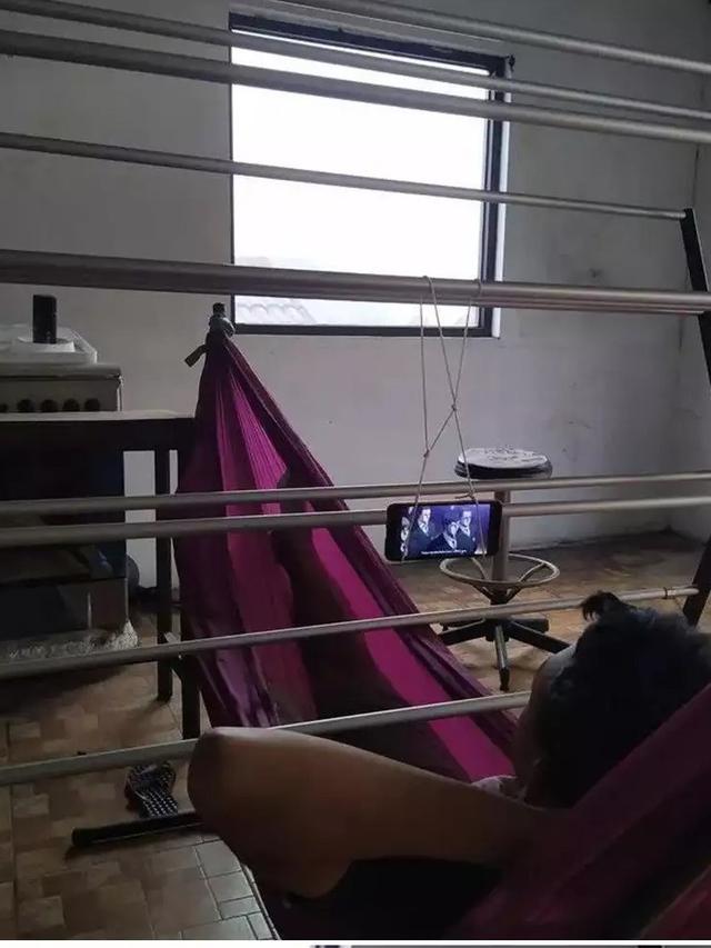 6 Cara Unik Nonton Film di HP Ini Bikin Geleng Kepala