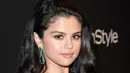 Apalagi penampilan enerjik selalu menjadi ciri khas mantan kekasih Justin Bieber tersebut. Tak heran ketika Selena berhasil menjual lebih dari 45 juta single copy di seluruh dunia. (AFP/Bintang.com)