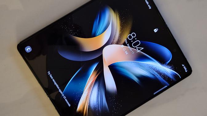 <p>Layar utama Samsung Galaxy Z Fold 4 5G saat lipatan smartphone dibuka. /Iskandar</p>