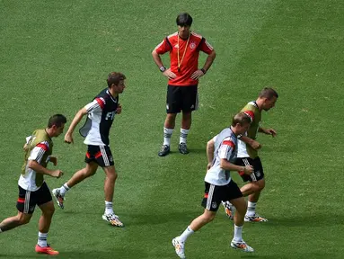 Timnas Jerman menggelar sesi latihan terbuka di Fonte Nova Arena, Salvador, Brasil, (15/6/2014). (AFP PHOTO/Francisco Leong)