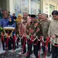 Menteri Perindustrian, Airlangga Hartarto, meresmikan pabrik pengolahan susu PT Greenfields Indonesia di Desa Palaan, Nganjum, Kabupaten Malang. (Liputan6.com/Citra Dewi)