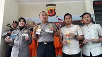 Polisi merilis tersangka pelaku kajahatan pengganjalan ATM yang dibekuk Polres Bogor