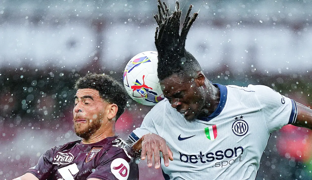 Hasil tersebut membuat keunggulan Napoli atas Inter Milan terpangkas dari tiga poin menjadi satu. Situasi ini membuat kompetisi menuju Scudetto sangat terbuka lebar bagi kedua tim. (Spada/LaPresse via AP)