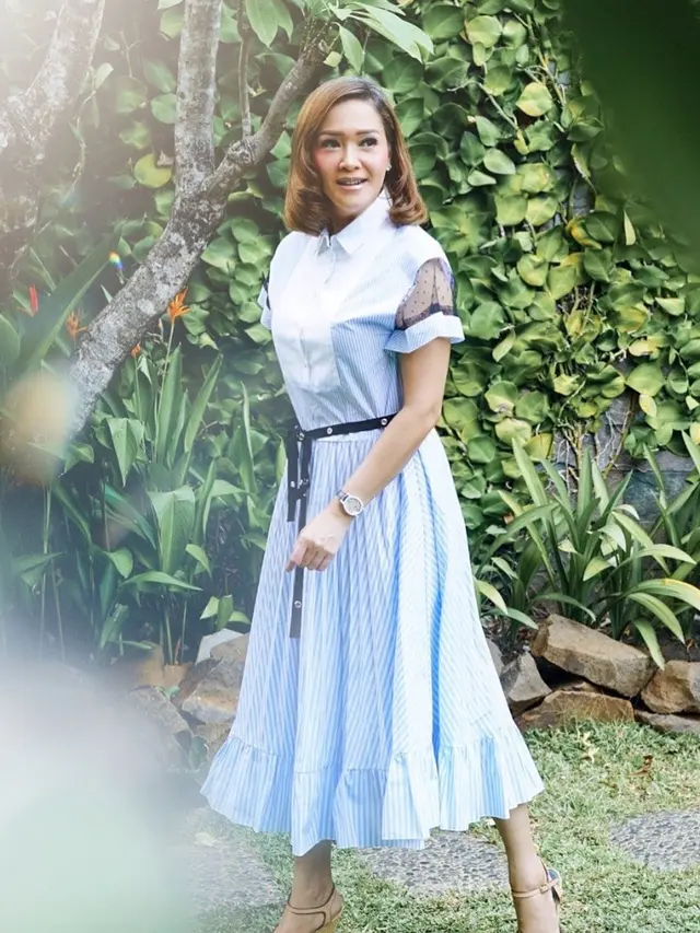 FOTO: Gaya Maia Estianty Pakai Casual Dress, Menawan