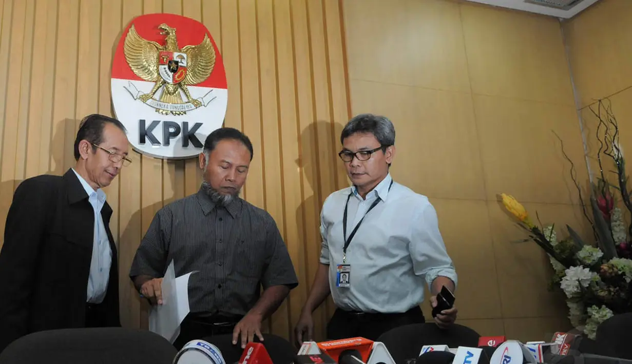 Dalam jumpa pers tersebut, Zulkarnaen didampingi Wakil Ketua KPK Bambang Widjojanto dan Juru bicara Johan Budi SP, Jakarta, (3/9/14). (Liputan6.com/Herman Zakharia) 
