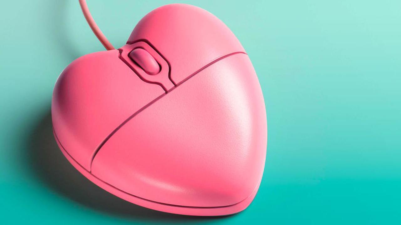 Ketahui 11 Hal Ini Sebelum Anda Stalking Medsos Mantan