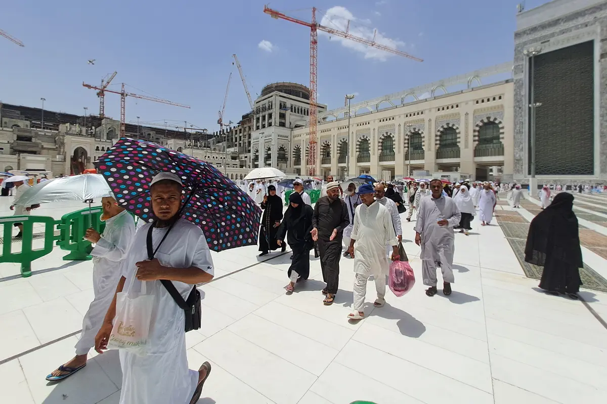 Jemaah haji Indonesia sudah mulai berdatangan di Kota Makkah. Mereka disambut dengan cuaca panas yang mencapai suhu 30-45 derajat Celsius. (FOTO; MCH PPIH ARAB SAUDI 2023)