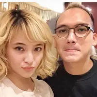 Kisah cinta pasangan ini terungkap melalui media sosial. Kemesraan keduanya diunggah ke dunia maya. Saat ditanyakan Juni 2015 silam, Egi mengakui hubungannya cinta bersama Marshanda telah dua bulan berjalan. (dok. Instagram)