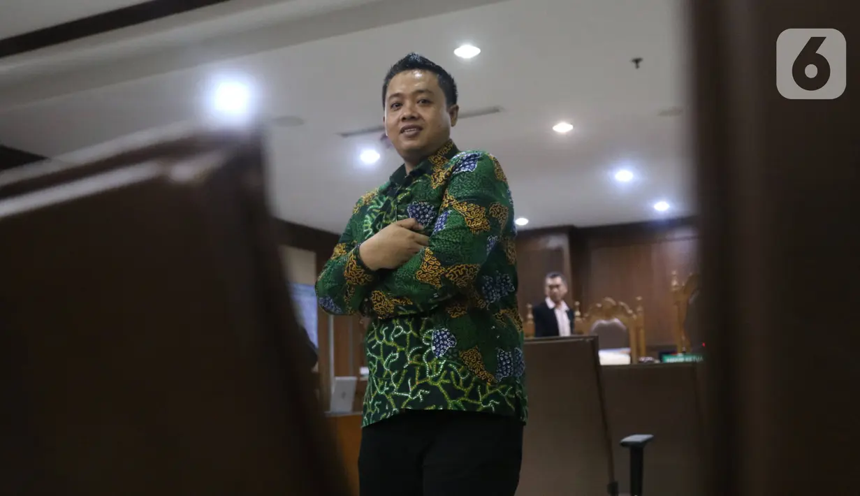 Asisten pribadi mantan Menpora Imam Nahrawi, Miftahul Ulum usai sidang dakwaan di Pengadilan Tipikor Jakarta, Kamis (30/1/2020). Miftahul didakwa menjadi perantara suap Rp 11,5 miliar dari mantan Sekjen KONI Ending Fuad Hamidy dan mantan Bendahara KONI Johnny E Awuy. (Liputan6.com/Angga Yuniar)