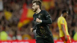Selebrasi Khvicha Kvaratskhelia dalam laga Lens vs PSG di Liga Prancis, Kamis (14/5/2026). (AP Photo/Jean-Francois Badias)