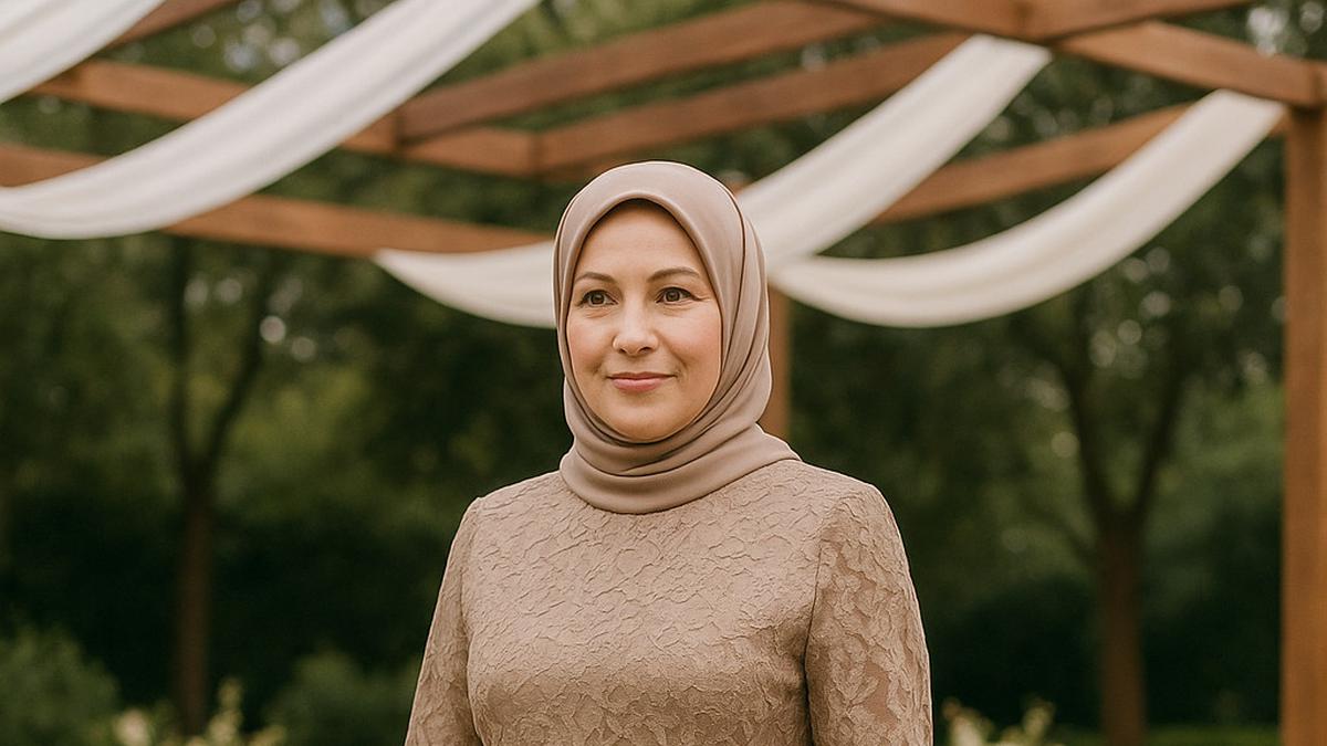 9 Model Gamis Brokat Tali Pinggang untuk Wanita Usia 40 Tahun, Inspirasi Tampil Menawan