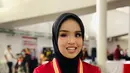 Di opening ceremony Asean Para Games 2022, Putri membawakan lagu Indonesia Raya dalam balutan kebaya merah dan batik emas.