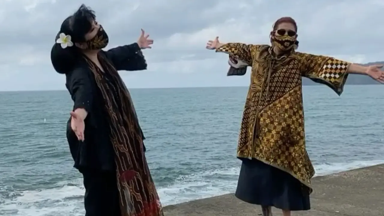 Susi Pudjiastuti dan Anne Avantie