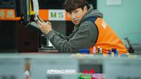 Lee Kwang Soo dalam The Killer's Shopping List. (tvN via Soompi)