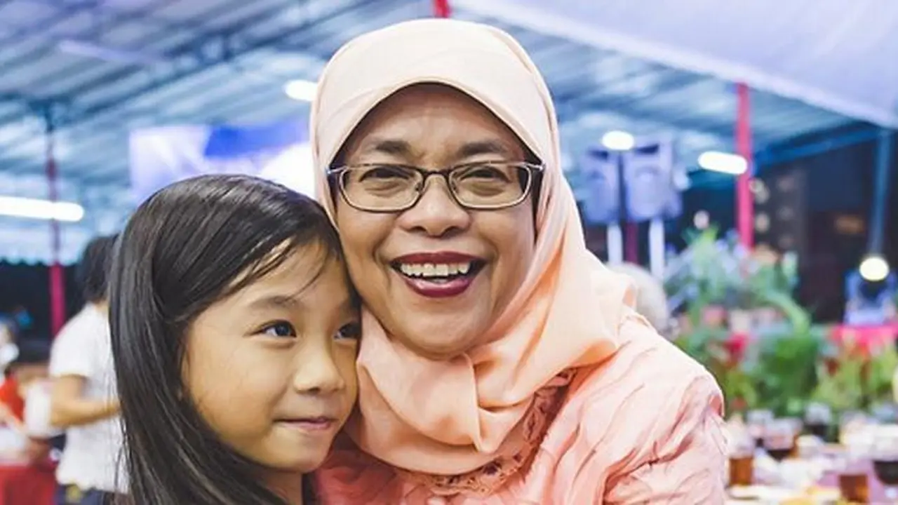 Dari Pelayan Nasi Padang, Halimah Yakob Jadi Presiden Singapura