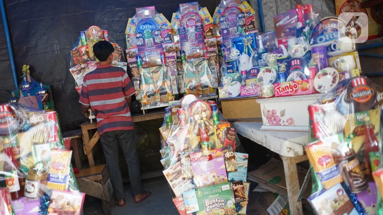 FOTO: Pandemi COVID-19, Omzet Pedagang Parsel Lebaran Anjlok