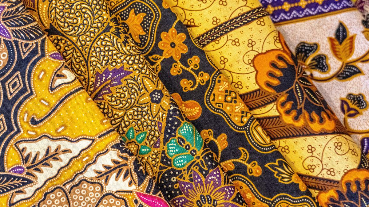 Rekomendasi Model Baju Batik Wanita Modern 2025: Tampil Stylish dengan Sentuhan Tradisional