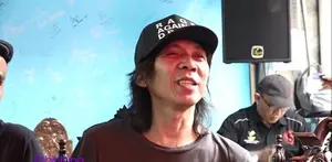 Sebagai seorang pecandu berat narkoba, Bimbim, Kaka, dan Ivanka Slank sedikit bercerita tentang sangat berbahayanya narkoba bagi kehidupan manusia.