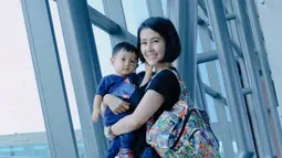 Anak Ardina Rasti dan Arie Dwi Andika berjenis kelamin laki-laki. Nama sang putra pasangan bernama Anara Langit Adria. Dalam akun instagramnya pasangan ini kerap menghabiskan momen bersama dengan pergi liburan. (Liputan6.com/IG/ ardinarasti6).