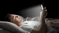 Tips Redupkan Cahaya iPhone Saat Baca di Malam Hari