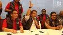 Menkominfo, Rudi Antara memberi keterangan terkait Satelit Telkom 1 di Gedung Merah Putih Telkom, Jakarta, Selasa (5/9). Untuk mempercepat proses perbaikan, jajaran manajemen Telkom secara intensif melakukan pemantauan langsung.(Liputan6.com/Angga Yuniar)
