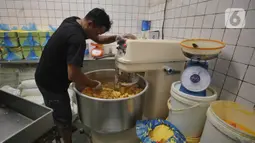 Pemerintah menargetkan Kredit Usaha Rakyat (KUR) naik hingga Rp 300 triliun pada 2025. (Liputan6.com/Angga Yuniar)