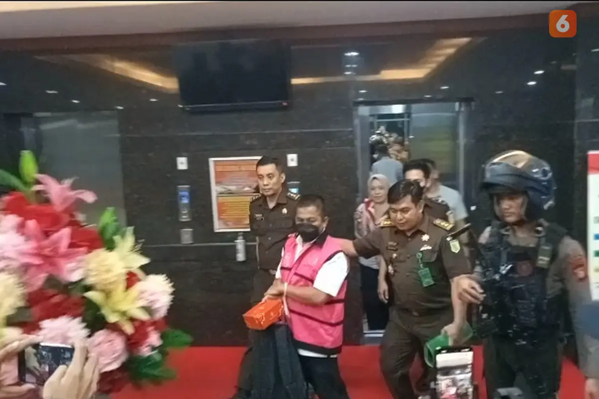 Eks pejabat Takalar jadi tersangka penjualan pasir laut (Liputan6.com/Eka Hakim)