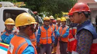 PLN Jatim mengirimkan relawan ke Jabodetabek untuk menangani kelistrikan akibat banjir Jakarta. (Liputan6.com/ Dian Kurniawan)