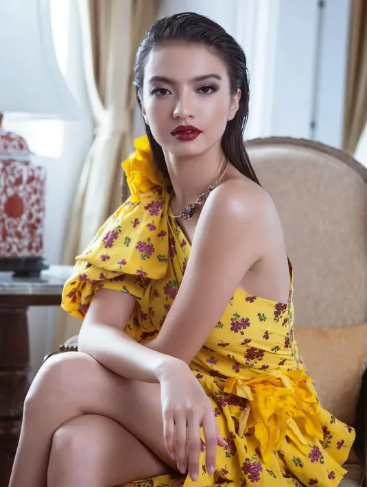 Insecure adalah kata yang biasa digunakan setiap orang dalam menggambarkan perasaan gelisah, takut dan tak percaya diri. Raline Shah pun ternyata kerap dihantui perasaan tersebut.  (Instagram/ralineshah)