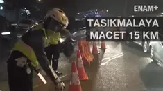 Antrean kendaraan di sepanjang Nagreg hingga Malangbong membuat jalanan macet total