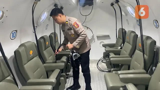 Terapi Hyperbaric Chamber di Rumah Sakit Bhayangkara Setukpa Polri, Kota Sukabumi. (Liputan6.com/Fira Syahrin).