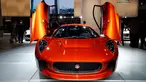 Sportcar Jaguar C-X75 yang akan hadir dalam film James Bond terbaru, `Spectre` ikut dihadirkan di Frankfurt Motor Show (IAA) 2015, Jerman (16/9/2015). Dalam adegan film Spectre, mobil tersebut akan dikendarai oleh Dave Bautista (Reuters/ Odd Andersen)