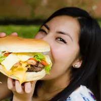 Makanan penyebab jerawat. (Foto: unsplash.com)