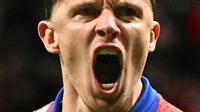 Pemain Atletico Madrid, Conor Gallagher, mencetak gol ke gawang Real Madrid pada detik 27 saat bertanding pada leg kedua babak 16 besar Liga Champions di Estadio Wanda Metropolitano, Madrid, Kamis (13/3/2025) dini hari WIB. (JAVIER SORIANO / AFP)