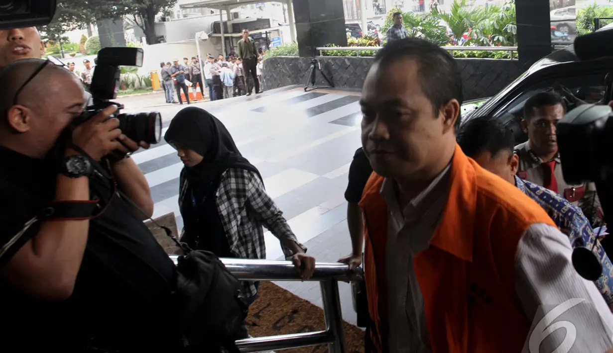 Muhtar Ependy diperiksa sebagai saksi sengketa Pilkada Palembang di MK dengan tersangka Wali Kota   Palembang non aktif Romi Herton, Jakarta, Jumat (24/10/2014) (Liputan6.com/Johan Tallo)