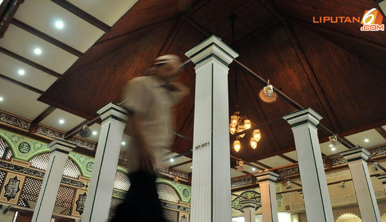 Bekas-bekas masa lampau sudah hampir tidak ada lagi. Seluruh bangunan sudah dirombak total, Kubah dalamnya diganti menjadi kubah joglo kayu jati atau kubah limas tadisional Indonesia.(Liputan6.com/Abdul Aziz Prastowo)