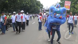 Ratusan massa melakukan aksi mendukung Jokowi untuk melantik Budi Gunawan menjadi Kapolri, Jakarta, Senin (16/2/2015). (Liputan6.com/Herman Zakharia)