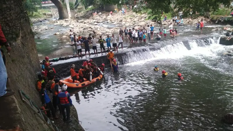 Bocah 12 Tahun Hanyut di Aliran Sungai Ciliwung, Bogor