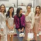 Rilis koleksi limited edition Charles and Keith X Oamul Lu di Central Park Mal, Jakarta, 12 September 2019. (Liputan6.com/Asnida Riani)